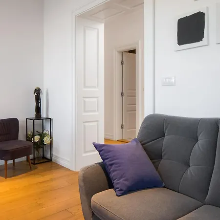 Charlie Chaplin Apartment Split