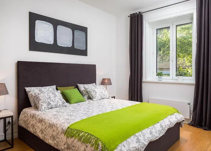 Charlie Chaplin Apartment Split